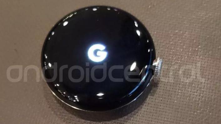 谷歌智能手表(Google Pixel Watch)首次曝光：竟然是被遗忘在餐厅